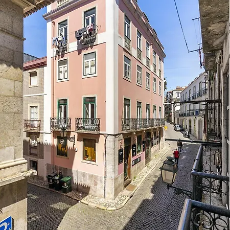 Апартаменти Whome Stylish Family In The Heart Of Chiado *